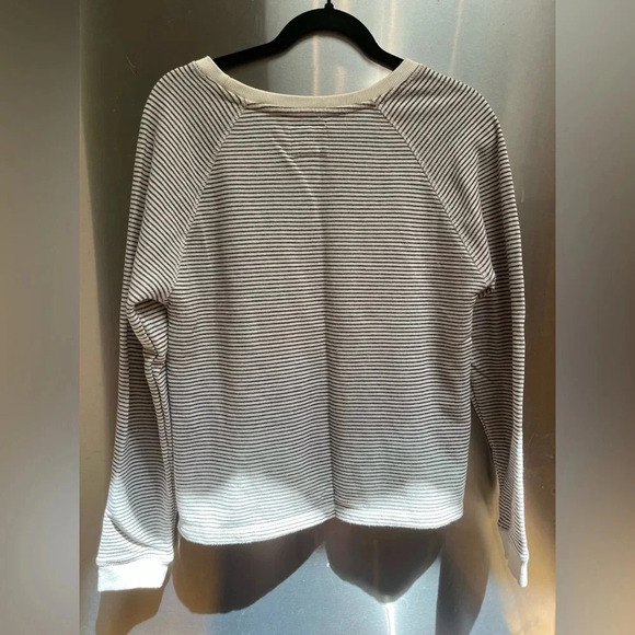 Boldt Castle Crew neck Sweatshirt size M - Picture 6 of 6